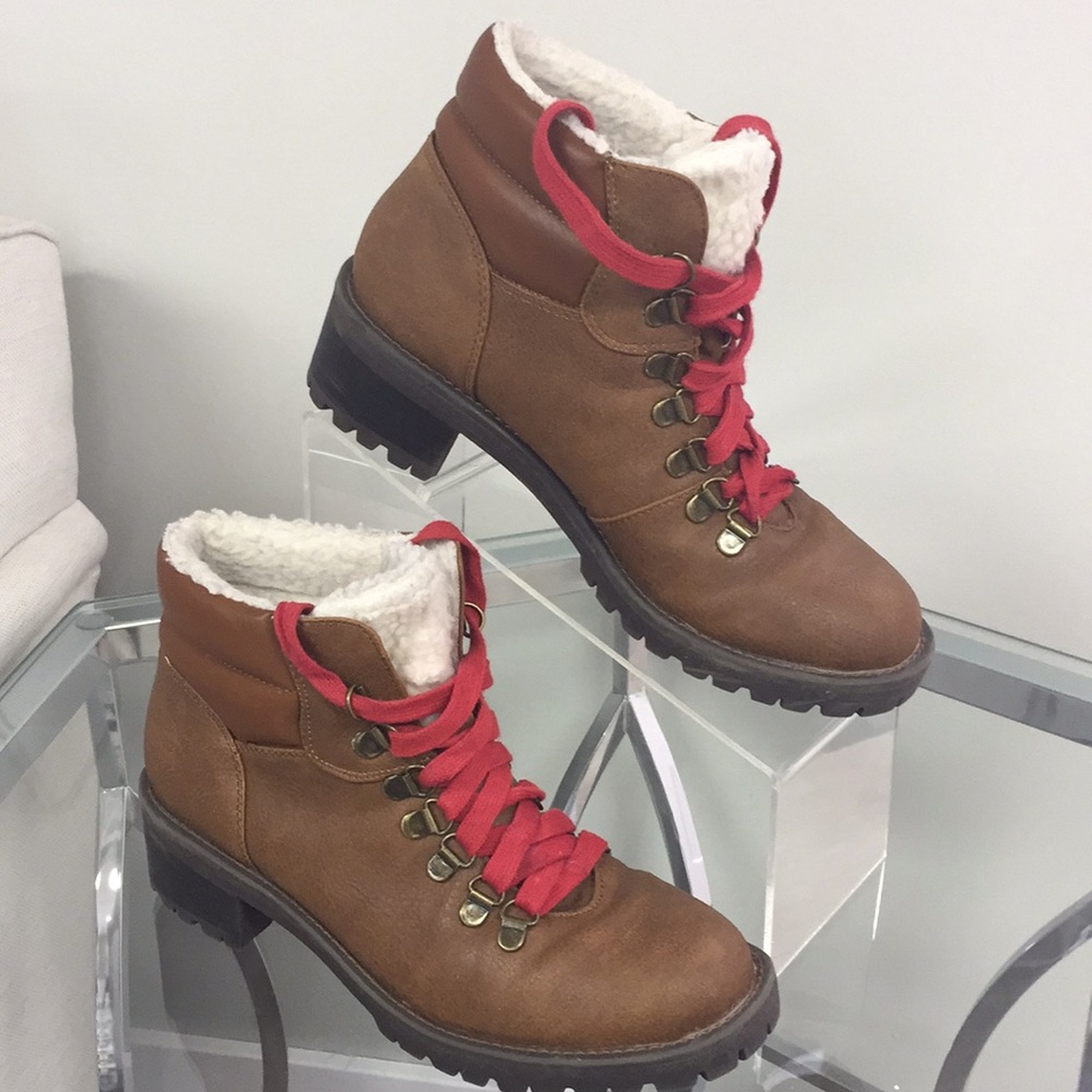 Sugar Brown Lace-Up Boots with Red Laces